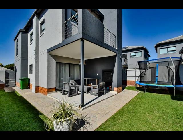 3 BEDROOM TOWNHOUSE FOR SALE IN MONTANA